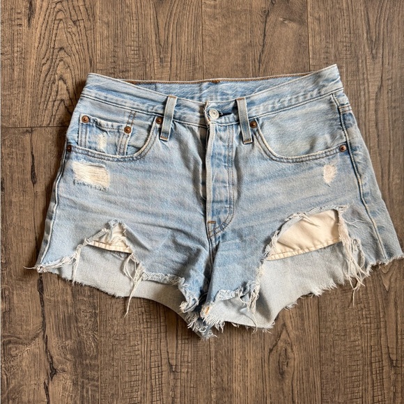 Levi’s 501 Light Wash Shorts - Picture 1 of 4